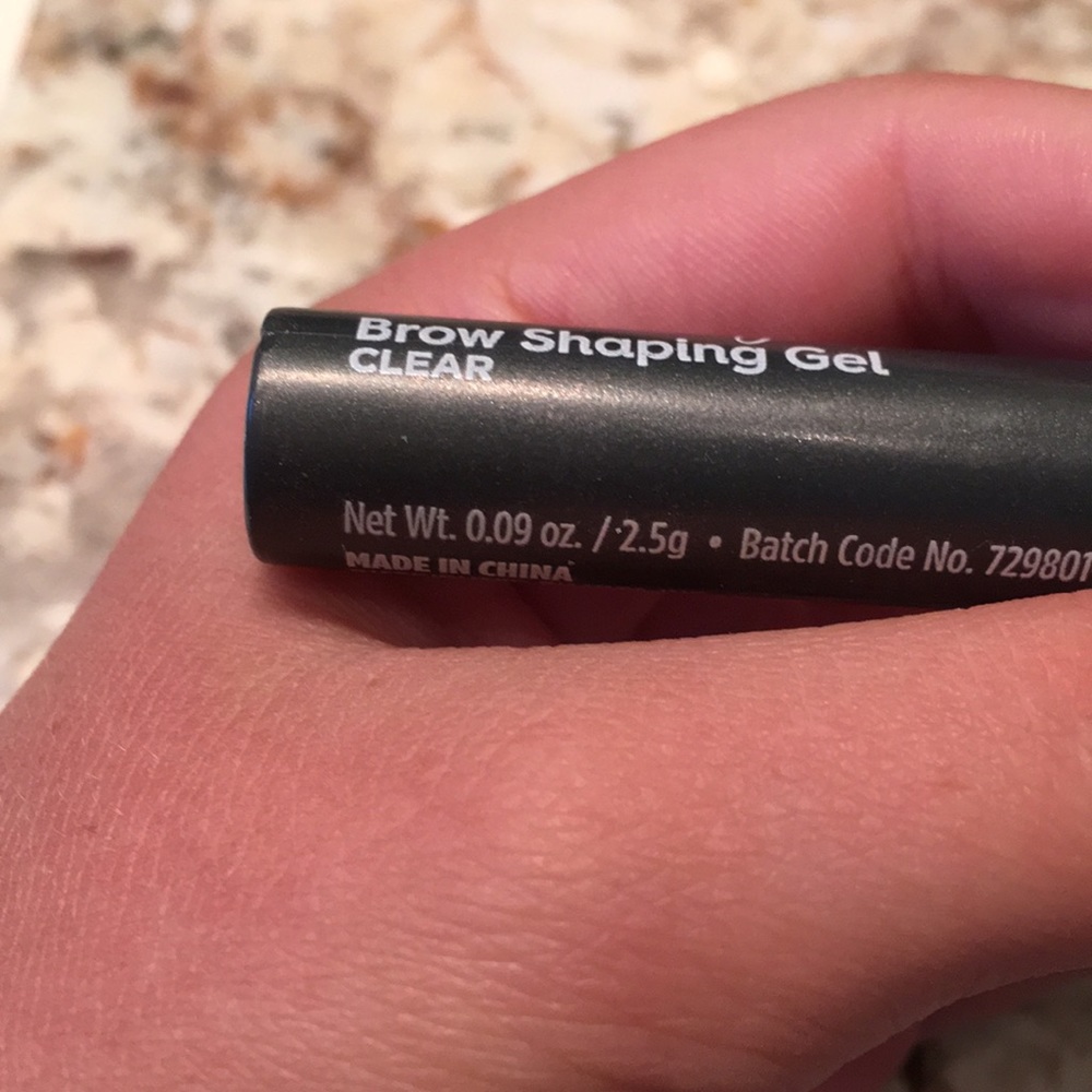 Eyeshadow shaping gel.